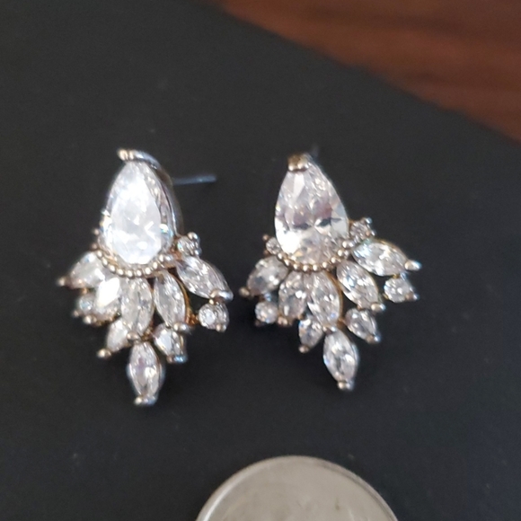 VINTAGE RHINESTONES EARRINGS - Picture 2 of 4